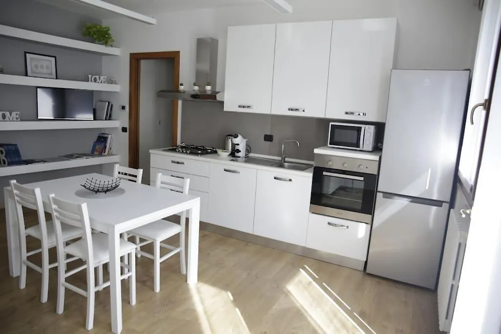 Iseo Lake Family&Friends Smart Home 0*,
